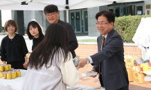 대구가톨릭대, 중간고사 앞둔 학생에 간식 전달