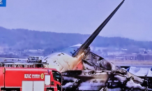 제주항공 7C2216편 무안공항 활주로에 추락, 사망 85명 실종 94명