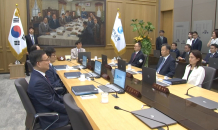 8월 vs 10월 금리 인하 시점은?…가계부채·집값·관세 변수 