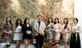 제16회 광주국제아트페어 개막…'미술의 향연, 매료된 미녀들' [포토]