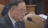 홍남기 “원달러환율 안정적 모습 보여줘 다행”