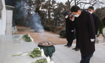 백군기 경기 용인시장, 새해 현충탑 참배