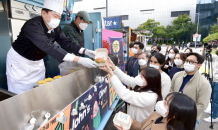 삼성바이오로직스, 존림 대표 4공장 가동 기념 푸드트럭 행사 기획