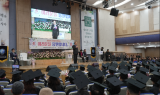 하윤수 교육감, 학력인정 부산 부경보건중·고 성인반 졸업식 찾아