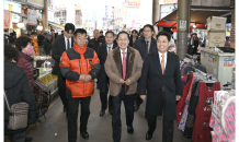 홍준표 대구광역시장, 팔달신시장서 설맞이 장보기 행사 가져