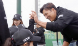 신한은행, 이승엽 야구장학재단과 취약계층 아동 대상 야구 캠프 개최